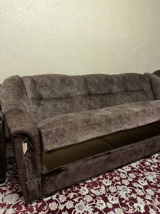 2 ta kreslo, 1 ta divan sotiladi sifati yaxshi,ishlatilingan,tozza