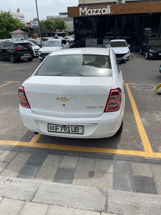 Продам  машину кобальт