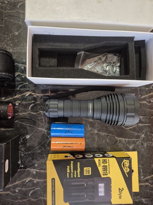 Продамам два броя фенери convoy и led lenser