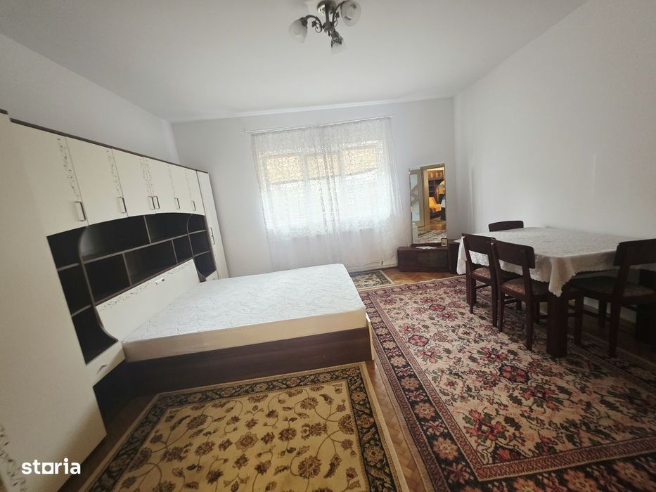 Inchiriez apartament 3 camere cu gradina
