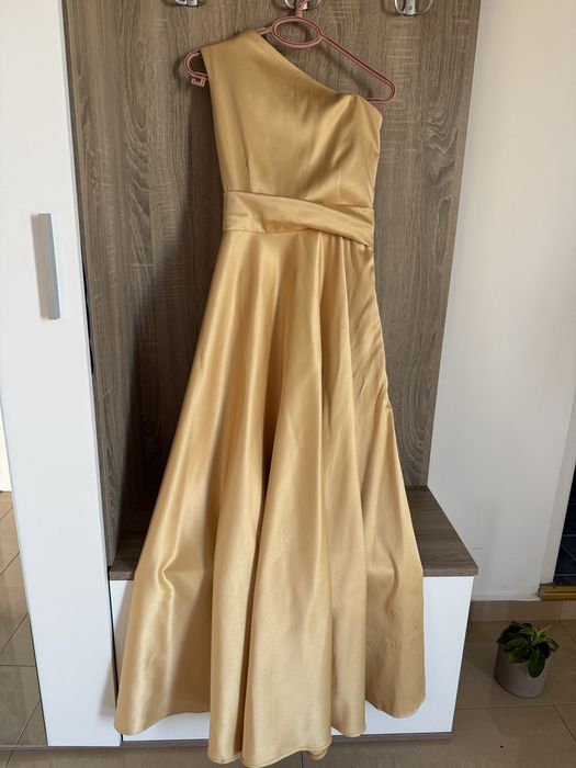 Дълга рокля с едно рамо