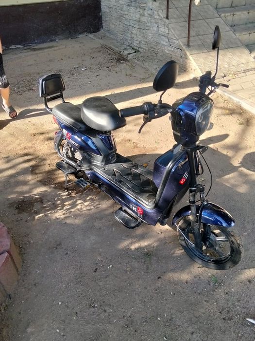 Продам новый, катались раз 10 во дворе.