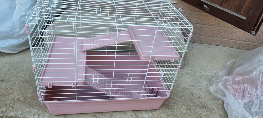 Просторная клетка продаю