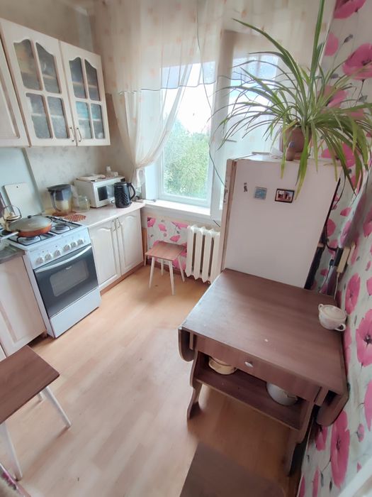 Продам  2 х комн. Квар. 2-27, 4 этаж