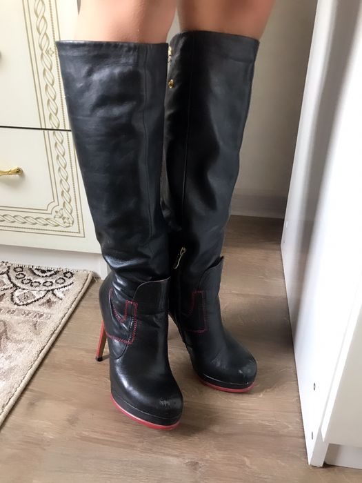 Продаю кожаные сапоги