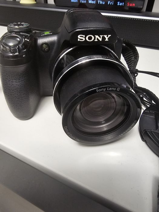 Vând aparat foto Sony încărcător si geantă transport