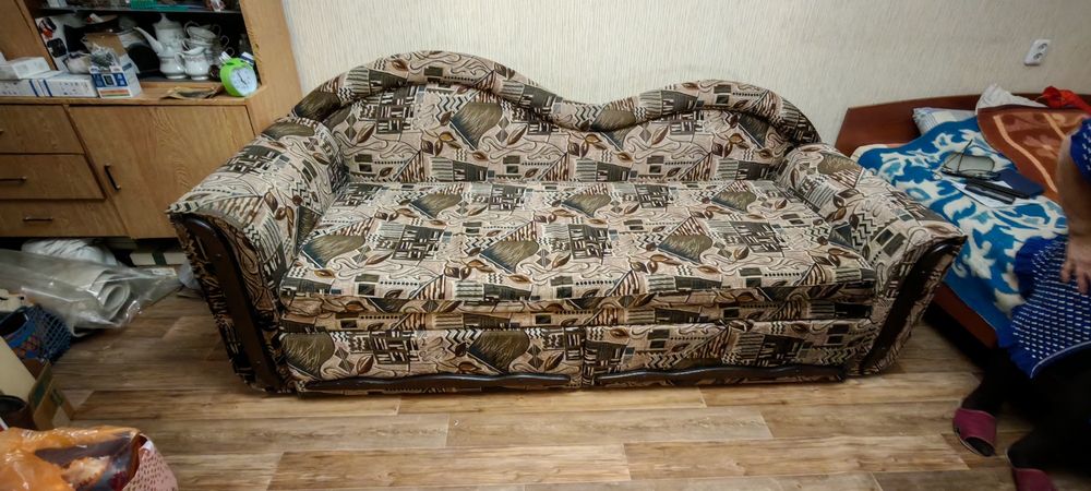 Продам тахту в хорошем состоянии