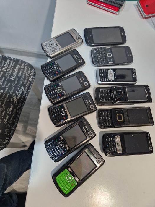 Telefon Nokia cu clapeta si slide