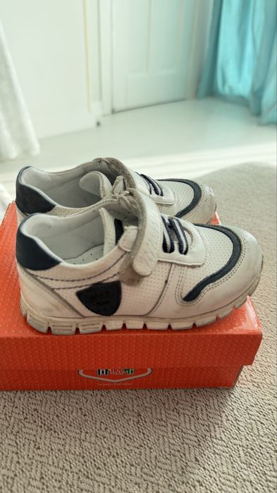 Продам детские кроссовки 23 размер