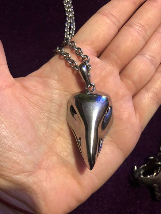 Simon Harrison медальон колие гарван