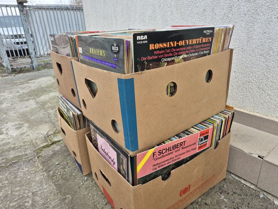 Vând lot  150 de discuri vinil cu muzică clasică mixtă pentru  pick-up