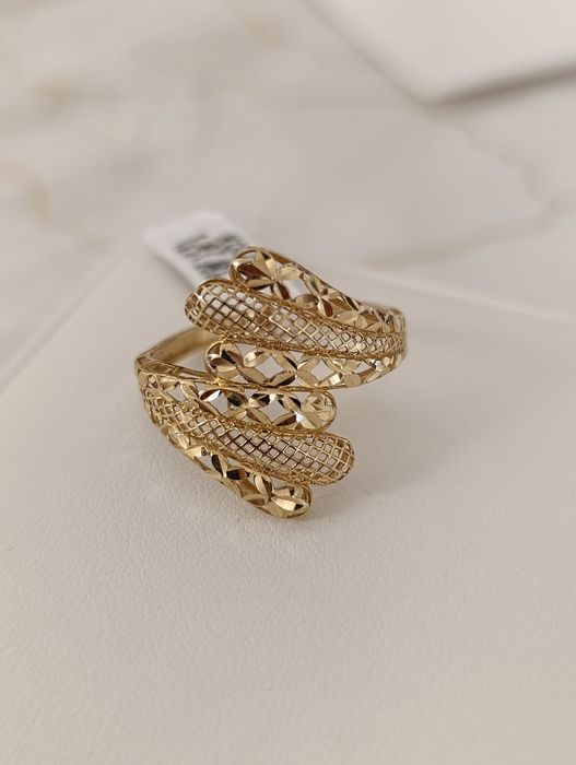 Золотое кольцо Турецкая модель проба 585,вес 1,97 гр, размер 19,5