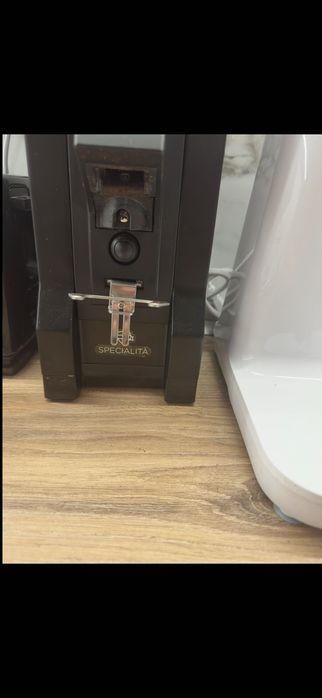 Кафемелачка Eureka Mignon Specialita 15BL