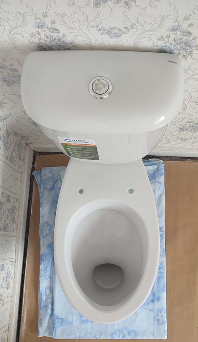 Унитаз практически новый