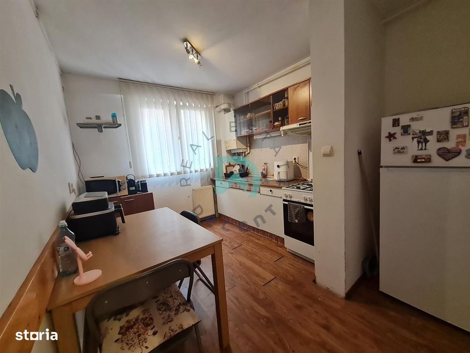 Apartament 3 camere Grivitei, intermediar, Brasov