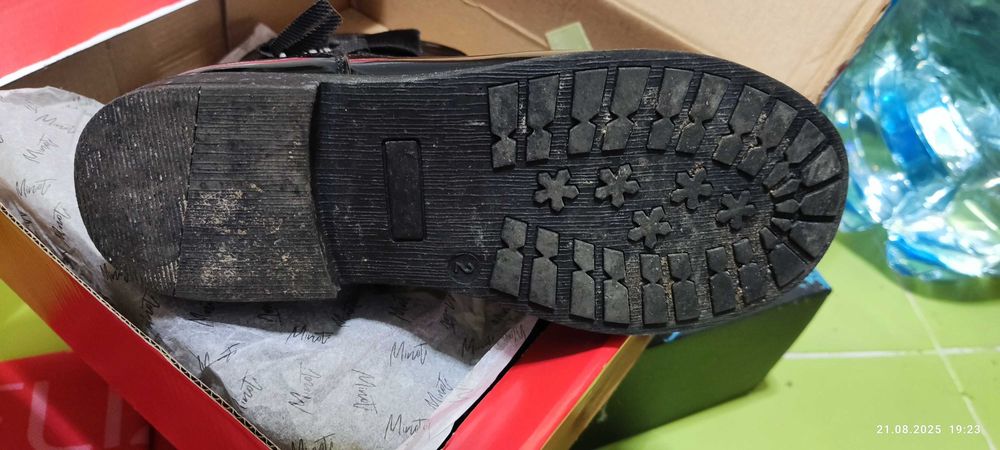 Детски боти. Напълно запазени