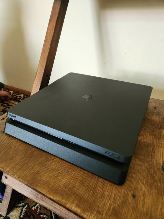 Ps4 slim sotiladi