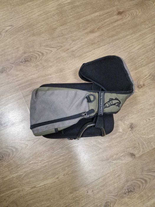 Vand doua genti de umar RAPALA, pentru naluci la spining