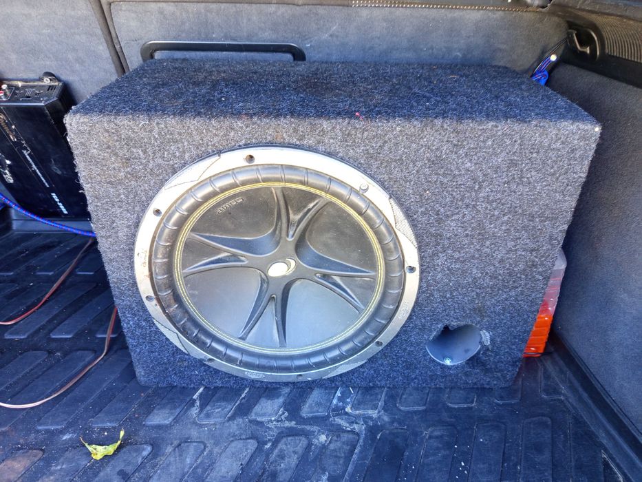 Бас каса със усилвател