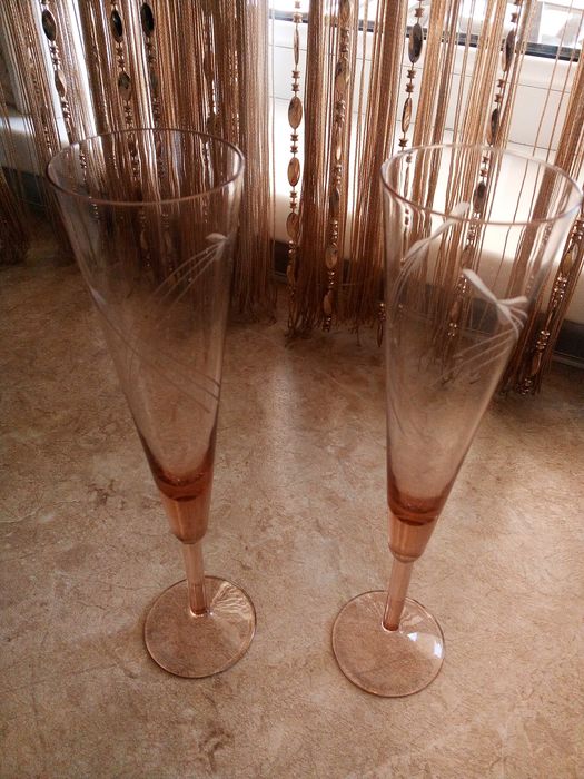 Старинные конусные фужеры из йодового стекла.80 тыс 2шт