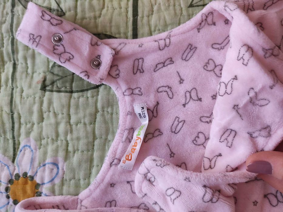 Продам детскую одежду( на девочку от 0 до 3-4 мес.). Недорого!