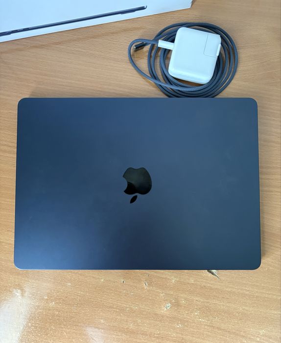 Продаю MacBook Air M2 16/256 (Midnight)