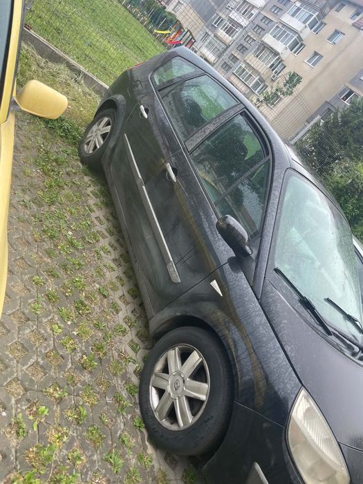 Vand masina pentru excursii si drum lung