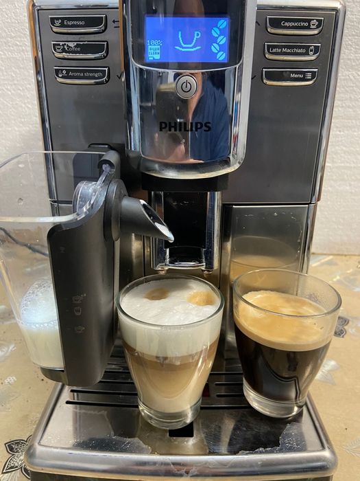 Espresor cafea Philips cu cana de lapte