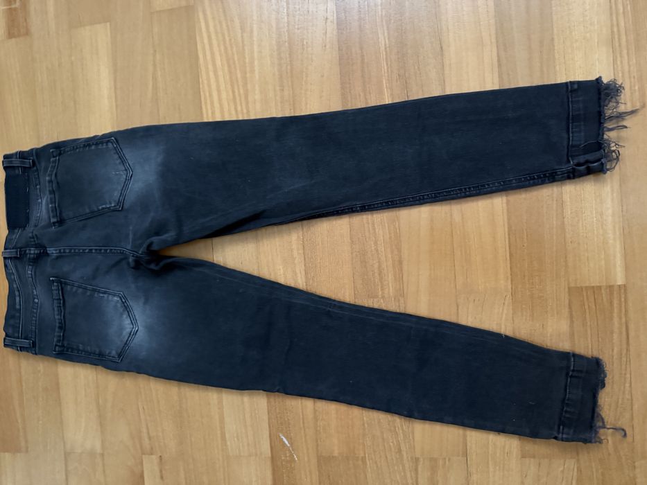 Blugi Pinko marime 26. Purtati de doua ori