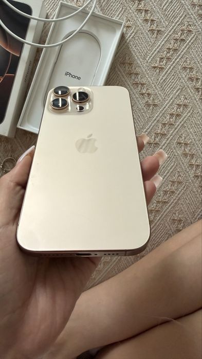Продаю Iphone 16 pro max