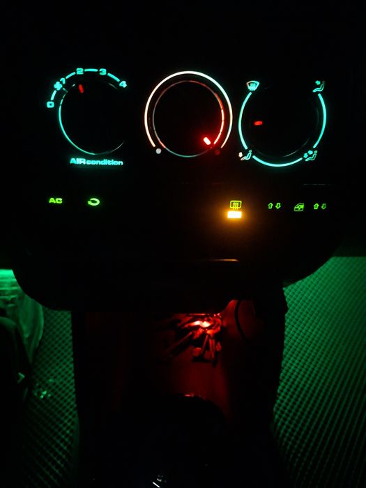 Установка подсветки салона.