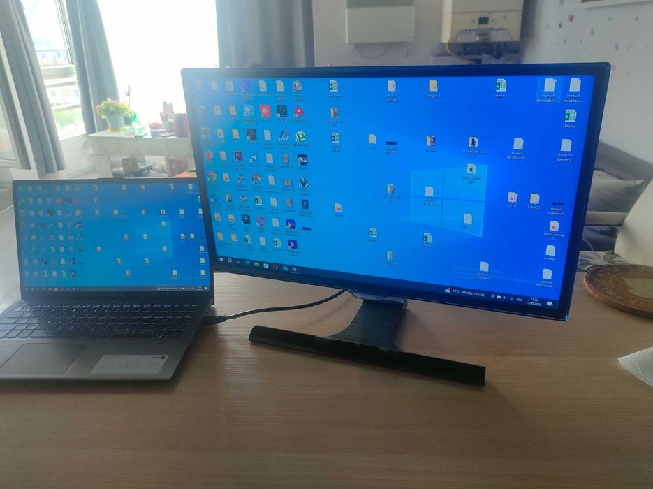 Монитор Samsung T24E390EW