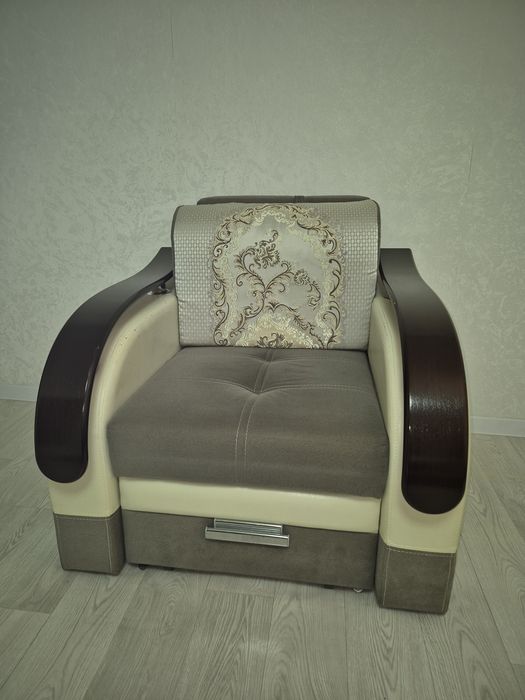 Кресло-кровать б/у в хорошем состоянии