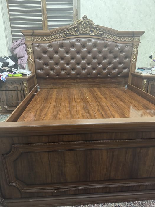 Продается крават  и две тумбы  350$