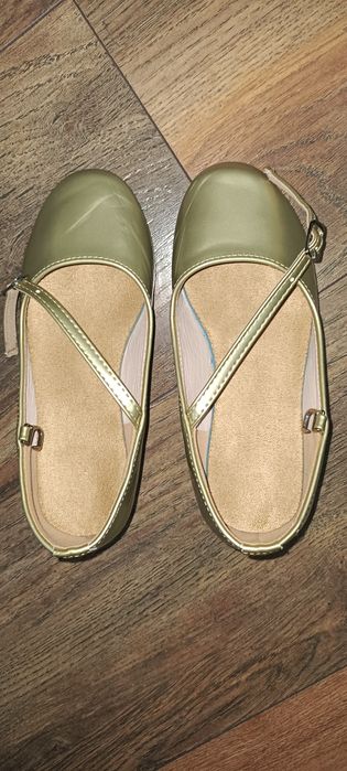 Туфли золотые для девочки