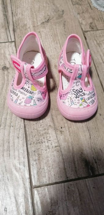 Чисто нови обувки за момиче
