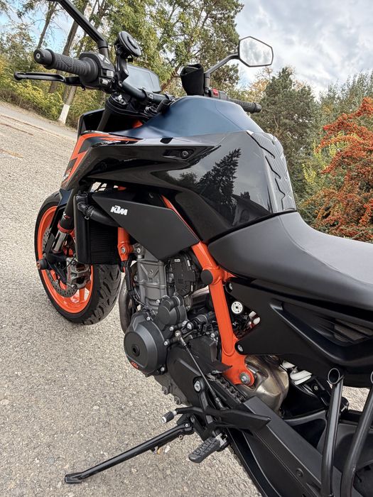 Vând KTM 890 Duke R (2023) – Full Extra / Tech Pack complet