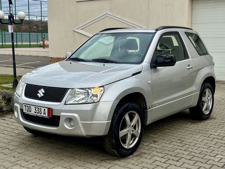 Suzuki Grand Vitara 4x4  an 2009 motor 1.6 benzina