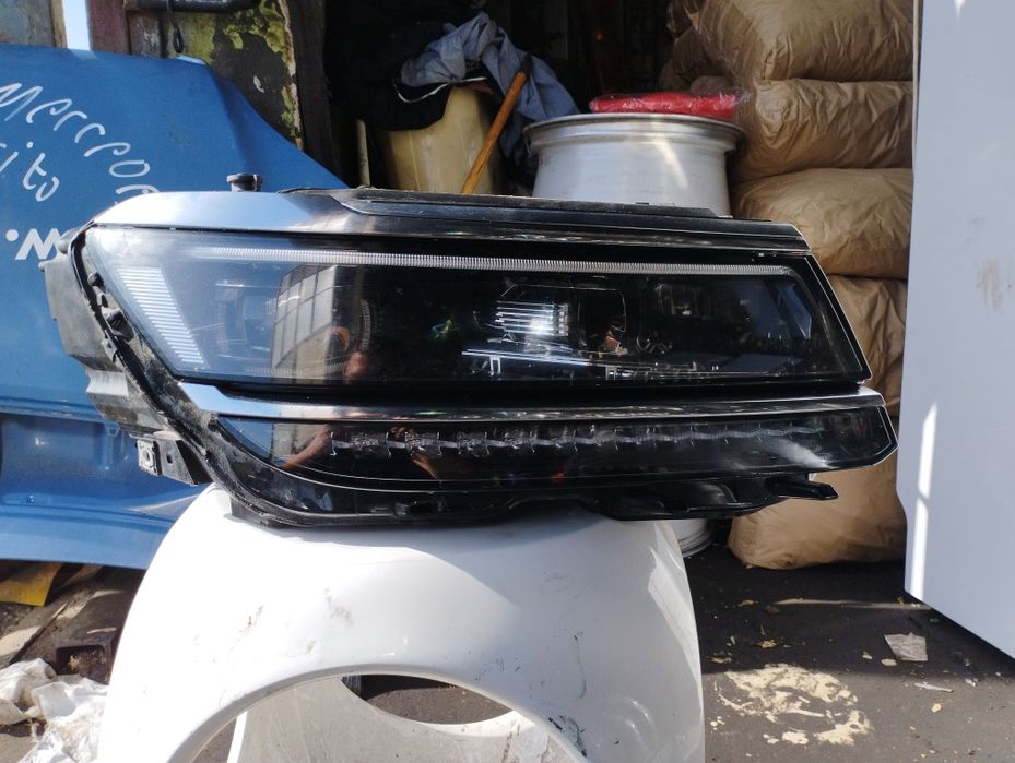 Десен фар за VW Tiguan 2019