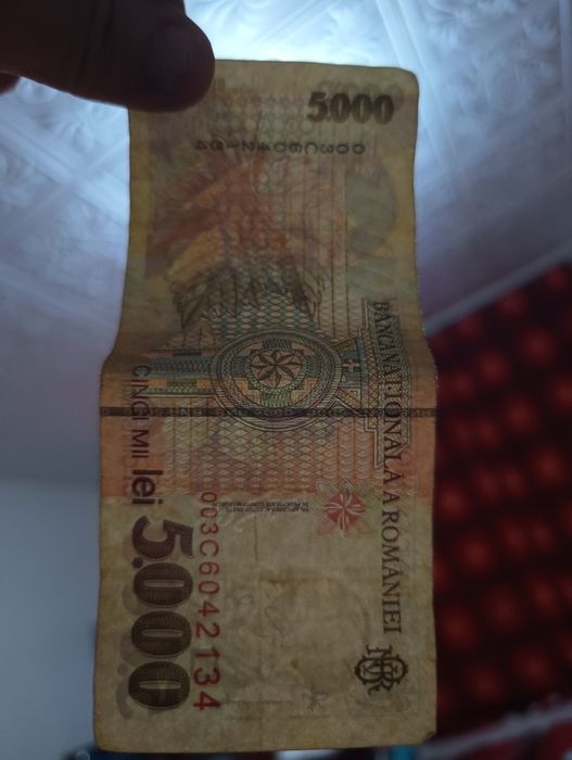 Bani vechi vreau să l vând detală în privat