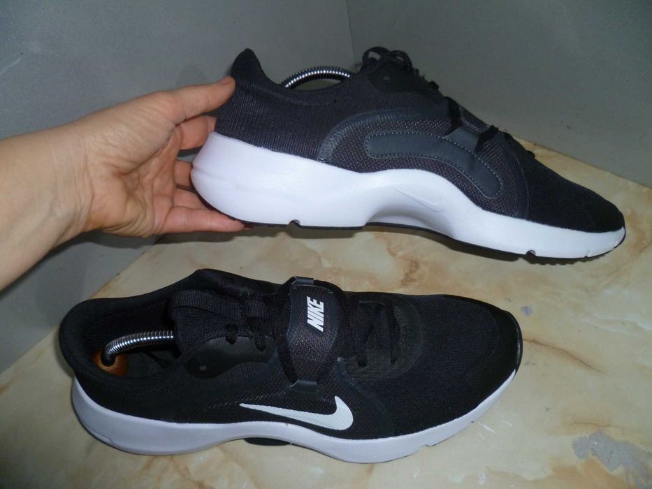 NIKE нови маратонки №45