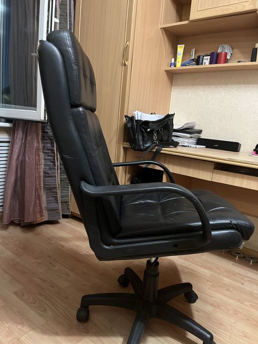 Продаю офисное кресло