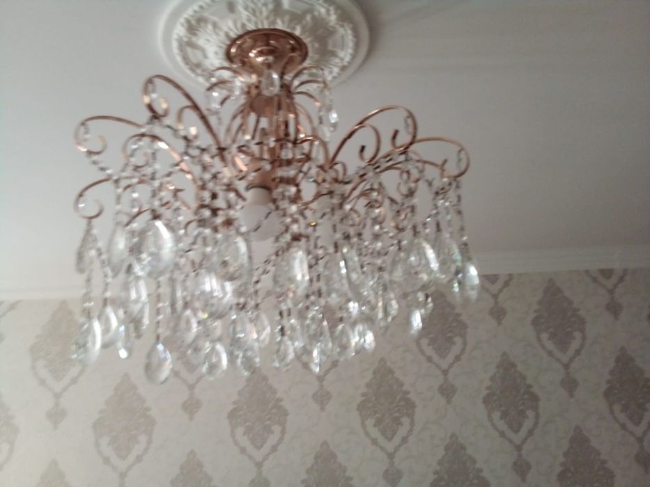 Продам люстру  в отличном состоянии