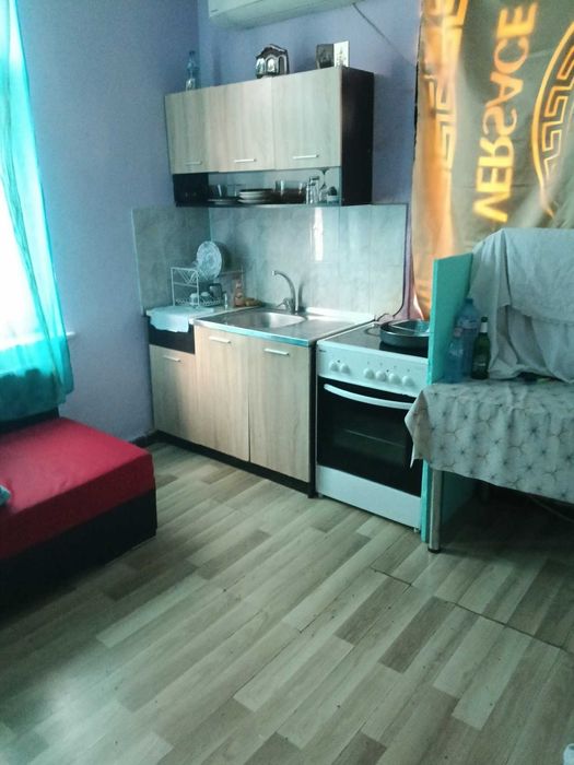 1582-Двуетажна къща със санитарни помещения на всеки етаж в кв "Варош"