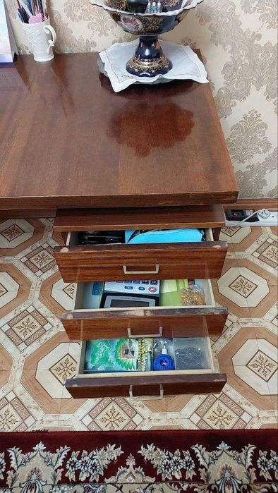 Письменный стол в отличном состоянии