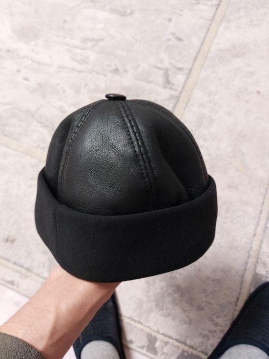 Продаётся шапка.