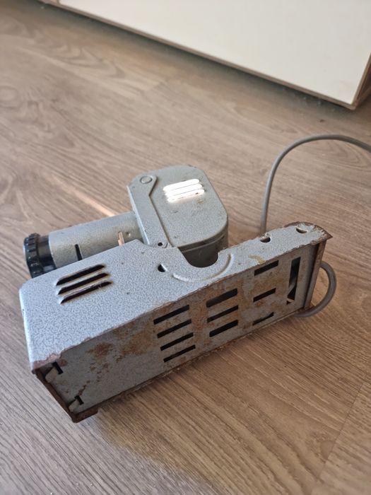 Прожектор от соца 20 евро.