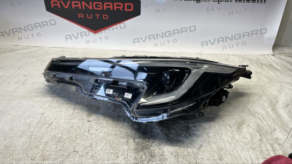 Toyota Corolla E210 десен и ляв фар