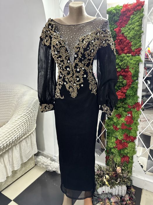 Rochie cu perle auri si pietre