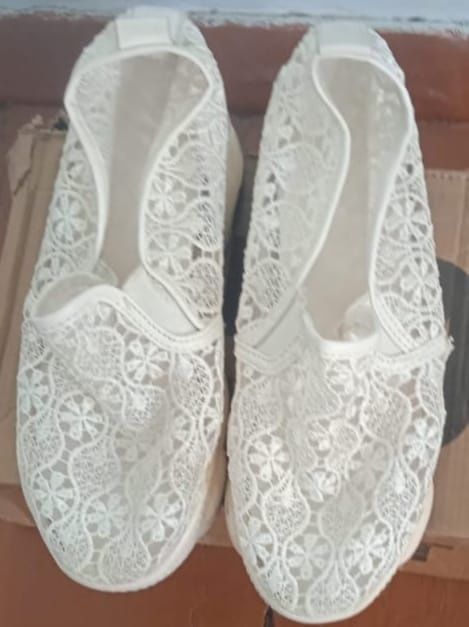 Продам кеды женские